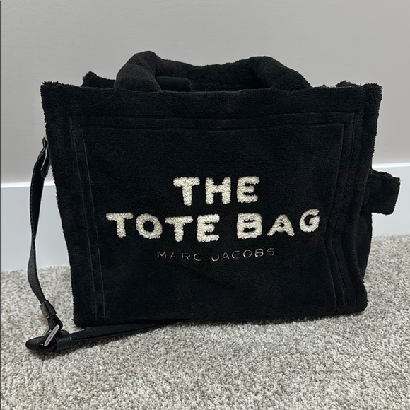 Marc Jacobs Handbags - Marc Jacobs The Tote Bag medium
